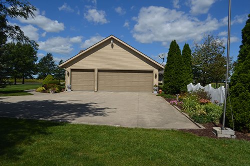Property photo 6 - ESTATE AUCTION - Immaculate Executive Style Home in East Allen County